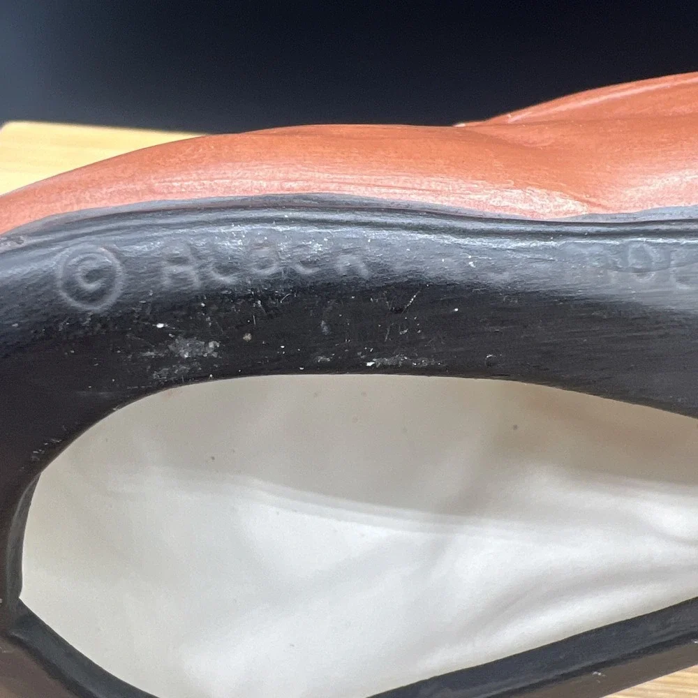 1977 Vintage Albertas Molds Ceramic White Cat in a Shoe in Chalk Ware Signed - Picture 8 of 11